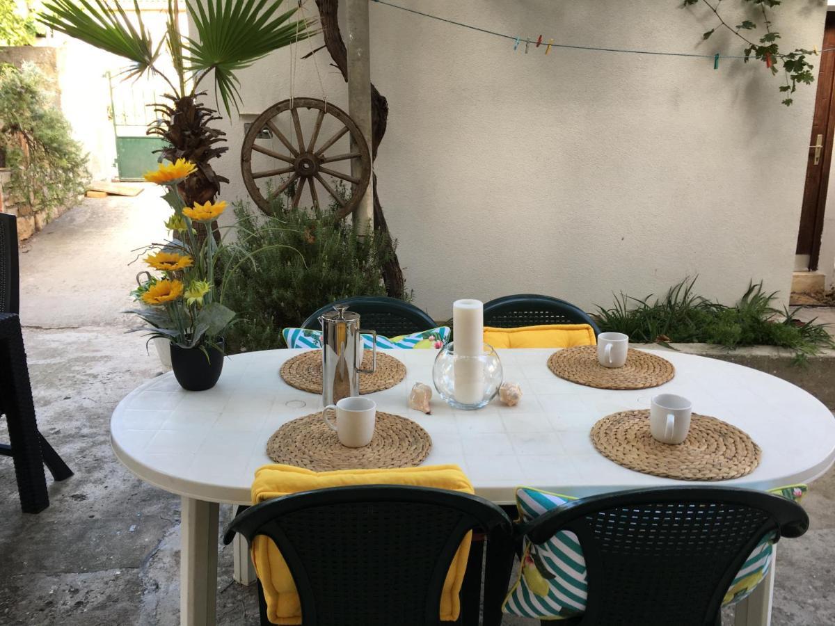 Apartment Marina Komiža Екстериор снимка
